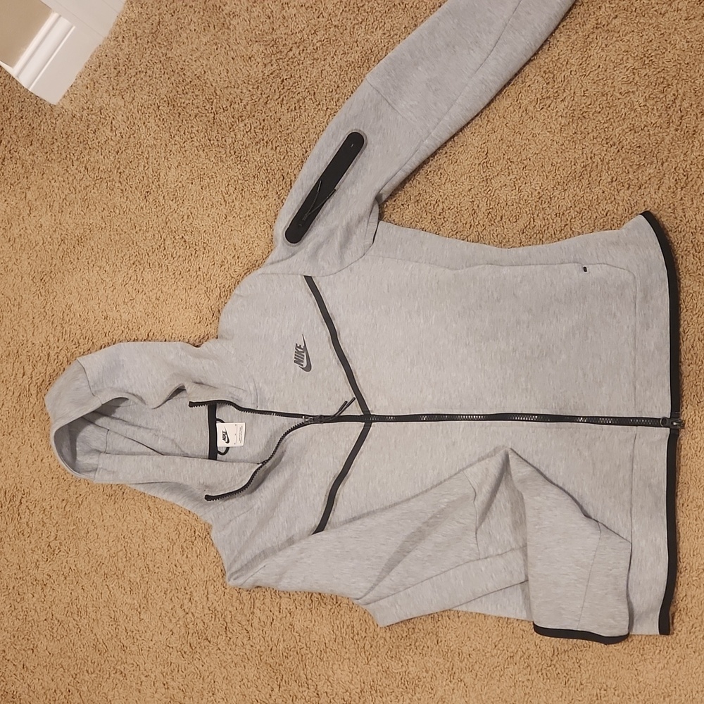 Nike Tech men's M, gray Excellent condition